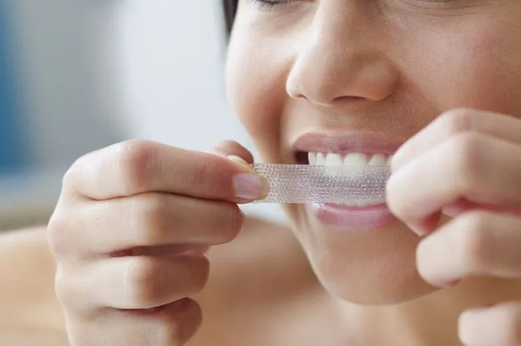 /img/33009-maintaining-white-smile.webp