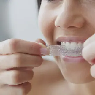 /img/33009-maintaining-white-smile.webp