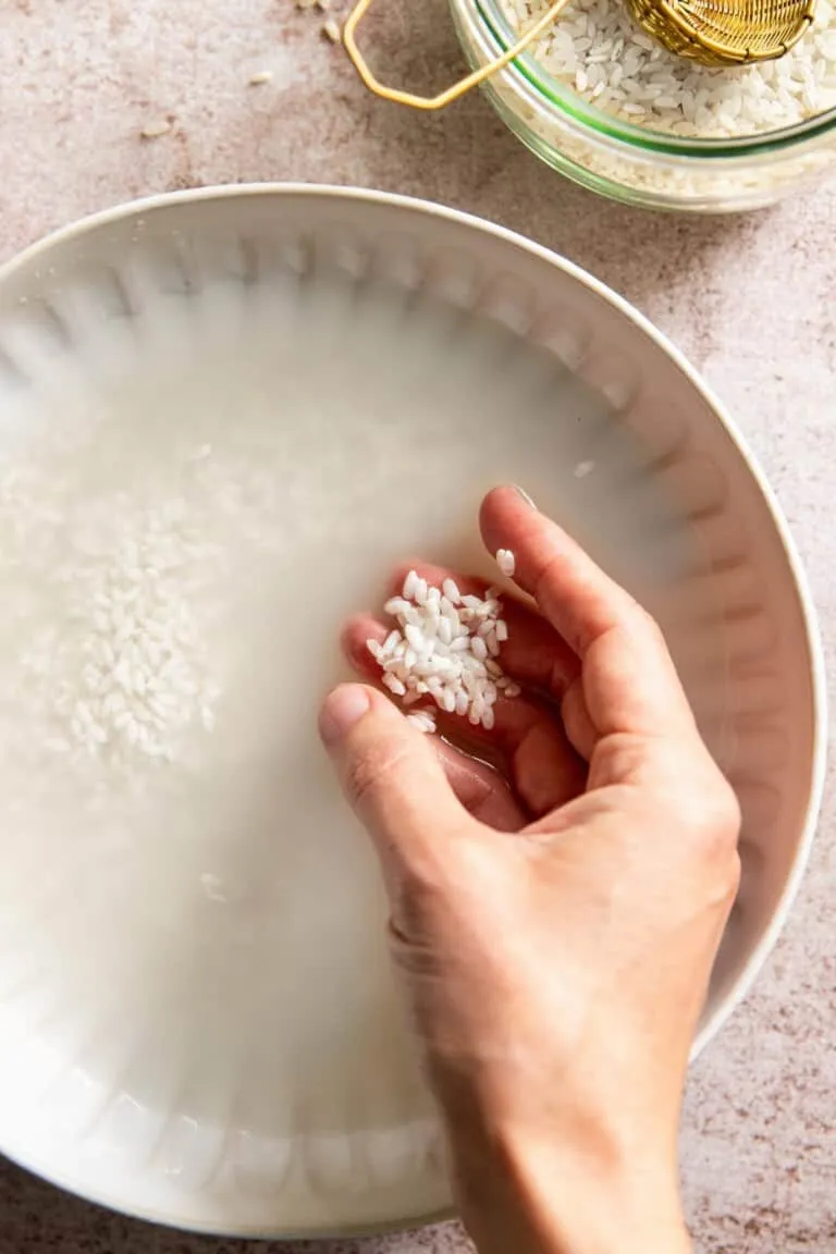 /img/33031-rice-water-skin-whitening-7.webp