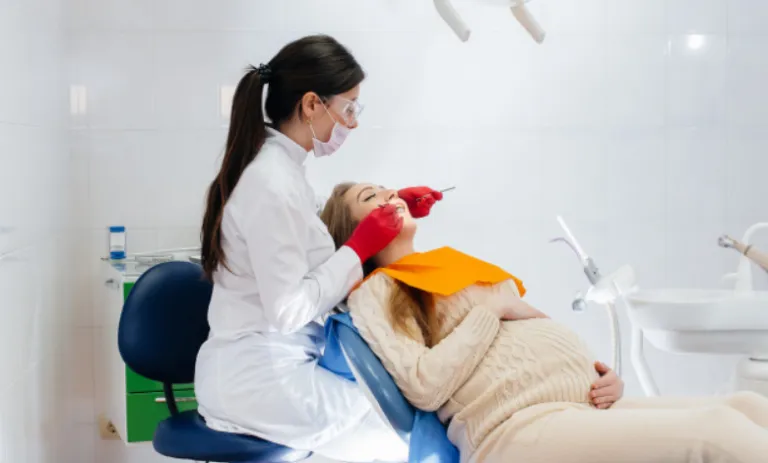 /img/33074-teeth-whitening-safety.webp