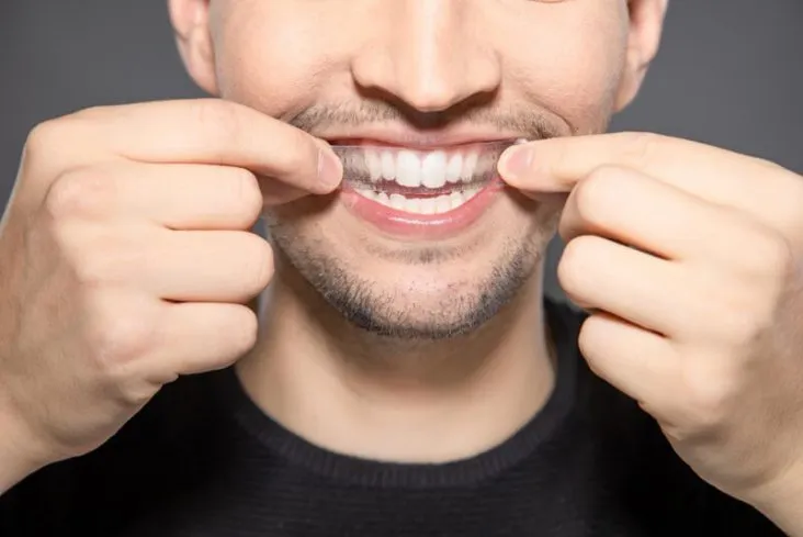 /img/33108-dental-professional.webp