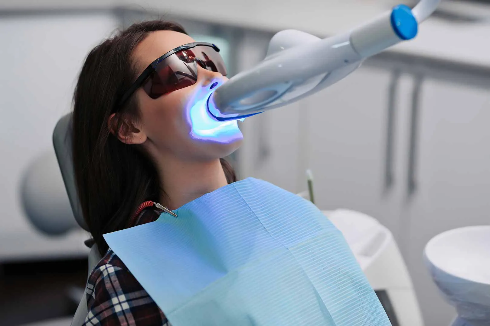/img/33141-teeth-whitening-aftercare.webp