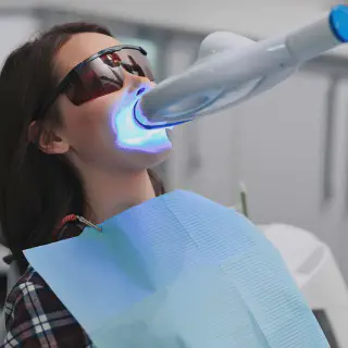 /img/33141-teeth-whitening-aftercare.webp
