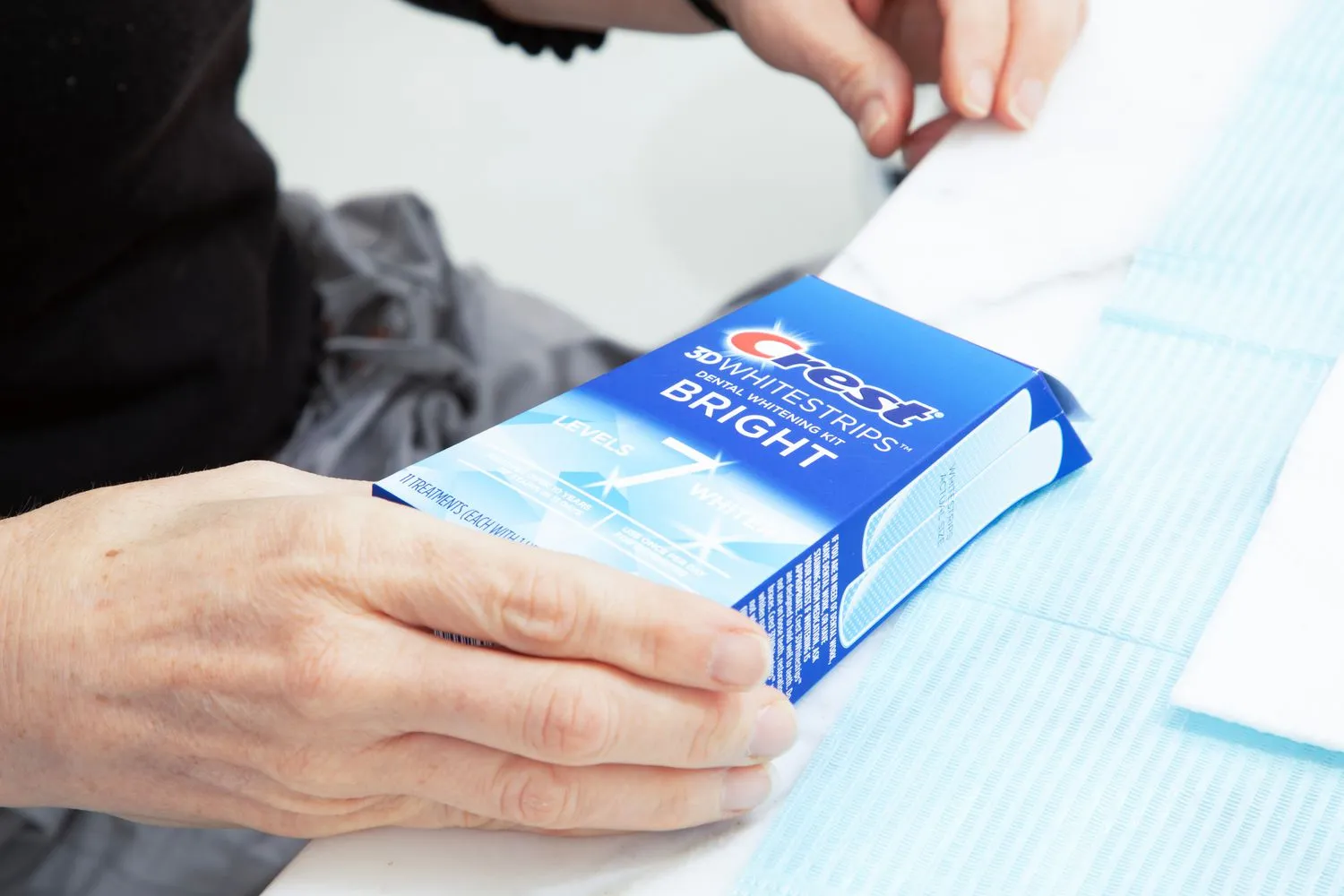 /img/33170-teeth-whitening-tips.webp