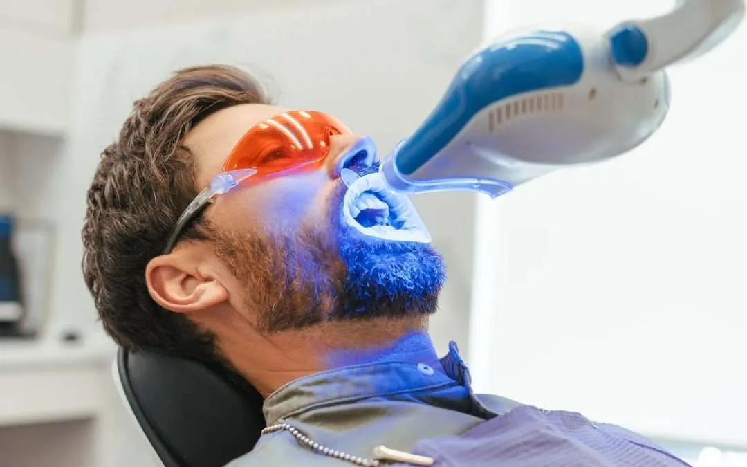 /img/33179-whitening-kit.webp