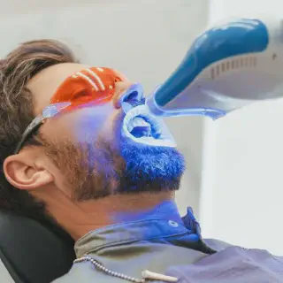 /img/33179-whitening-kit.webp