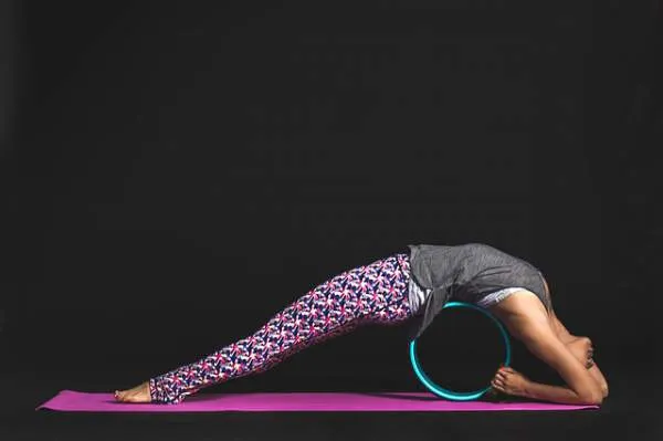 33214 triangle pose trikonasana